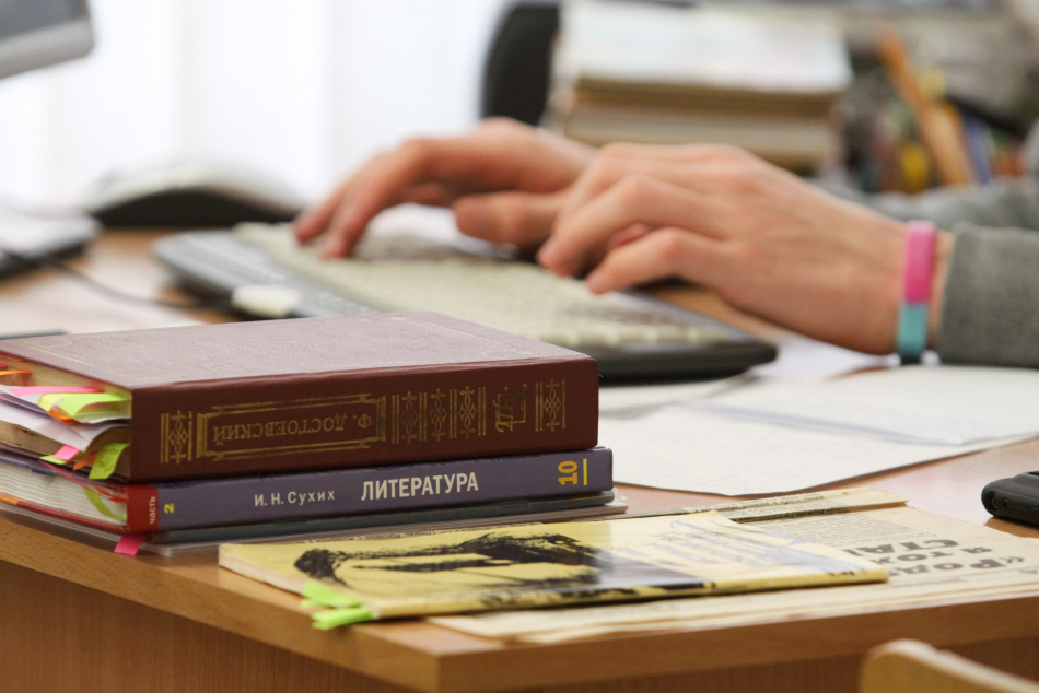 В Госдуме обсудили чрезмерную бумажную нагрузку на российских учителей